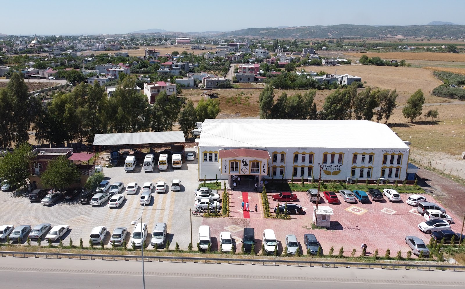 Beyaz Saray Tesisleri Dügün Salonları — Merkez, Osmaniye kır düğünü mekanı görsel 9