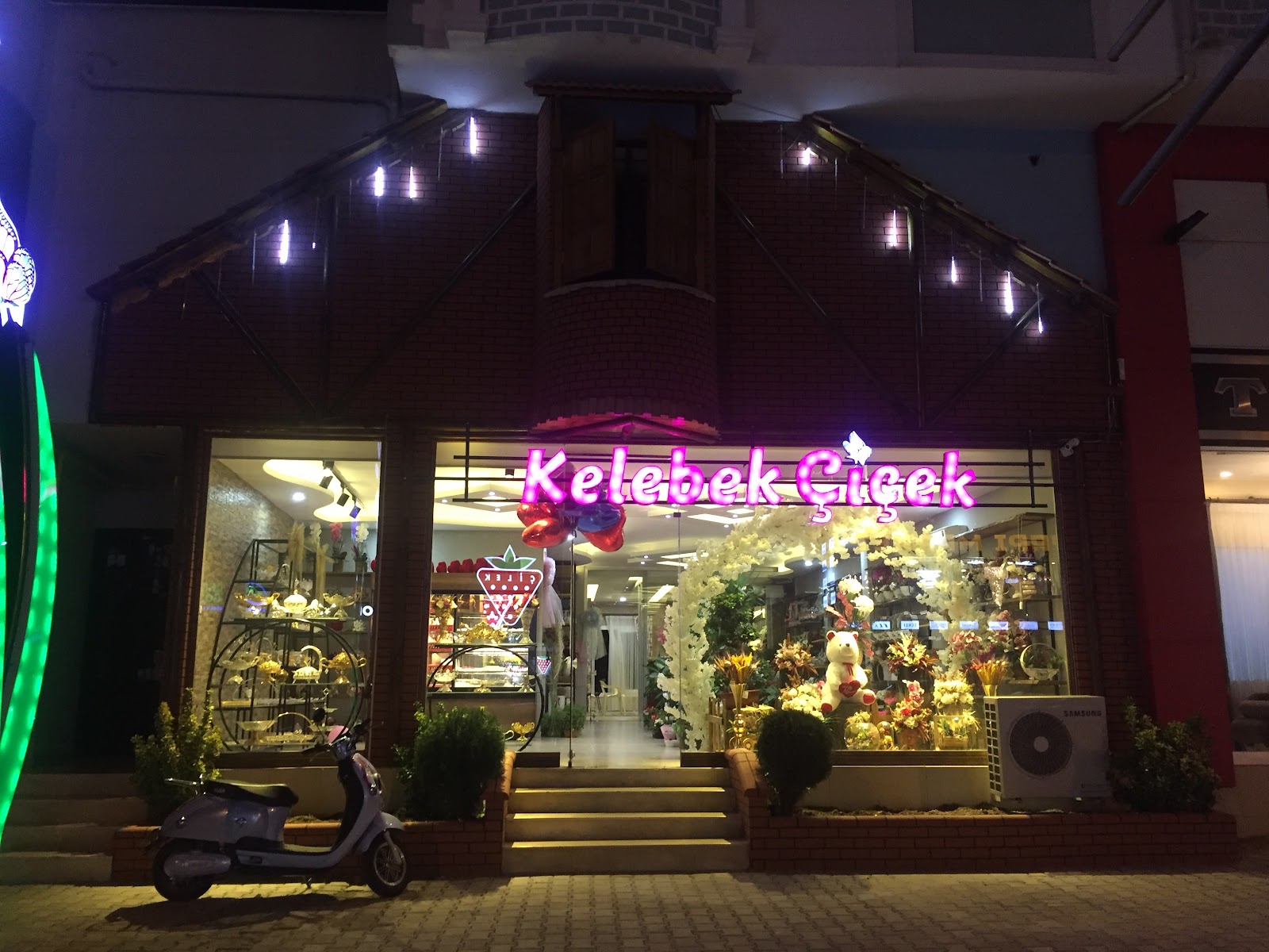 Kelebek Organizasyon Ve Çiçekçilik kır düğünü mekanı — Merkez