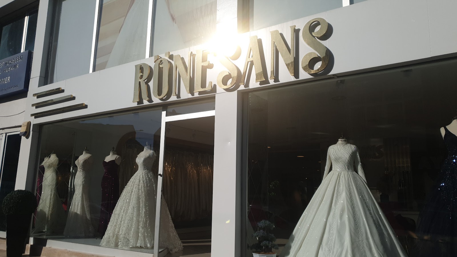 Rönesans Gelinlik- Kadirli Şubesi kır düğünü mekanı — Kadirli